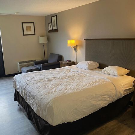 Motel 6 Rochester - Airport Bagian luar foto